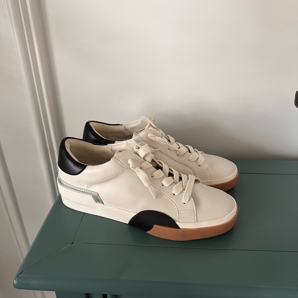 Dolce vita sneakers size 7
